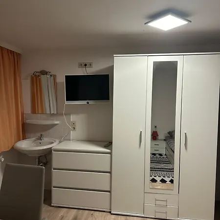 Zimmer Mit Eigenem Bad & Wc Beim Stausee Rum i privatbostad