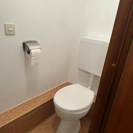 Rum i privatbostad Zimmer Mit Eigenem Bad & Wc Beim Stausee *