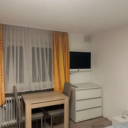 Rum i privatbostad Zimmer Mit Eigenem Bad & Wc Beim Stausee