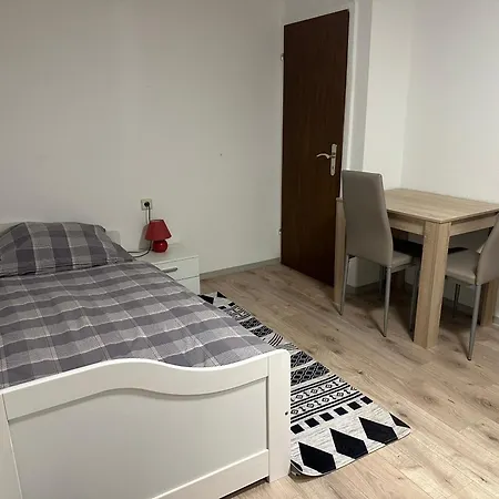 Rum i privatbostad Zimmer Mit Eigenem Bad & Wc Beim Stausee *